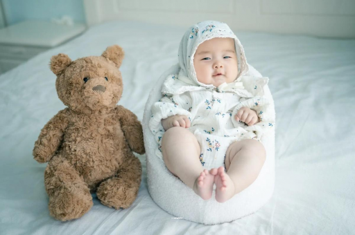 衡水宝宝吃不饱母乳的症状